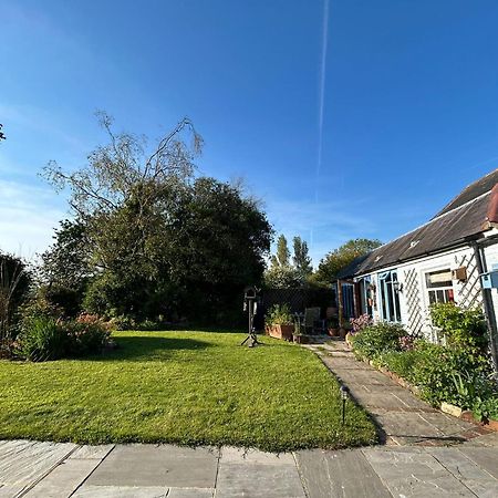 Cosy Cottage Ground Floor Bedroom Ensuite With Private Entrance Chichester Exterior photo
