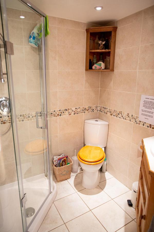 Cosy Cottage Ground Floor Bedroom Ensuite With Private Entrance Chichester Exterior photo