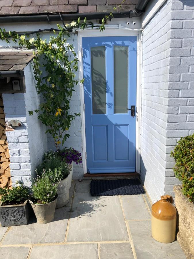 Cosy Cottage Ground Floor Bedroom Ensuite With Private Entrance Chichester Exterior photo